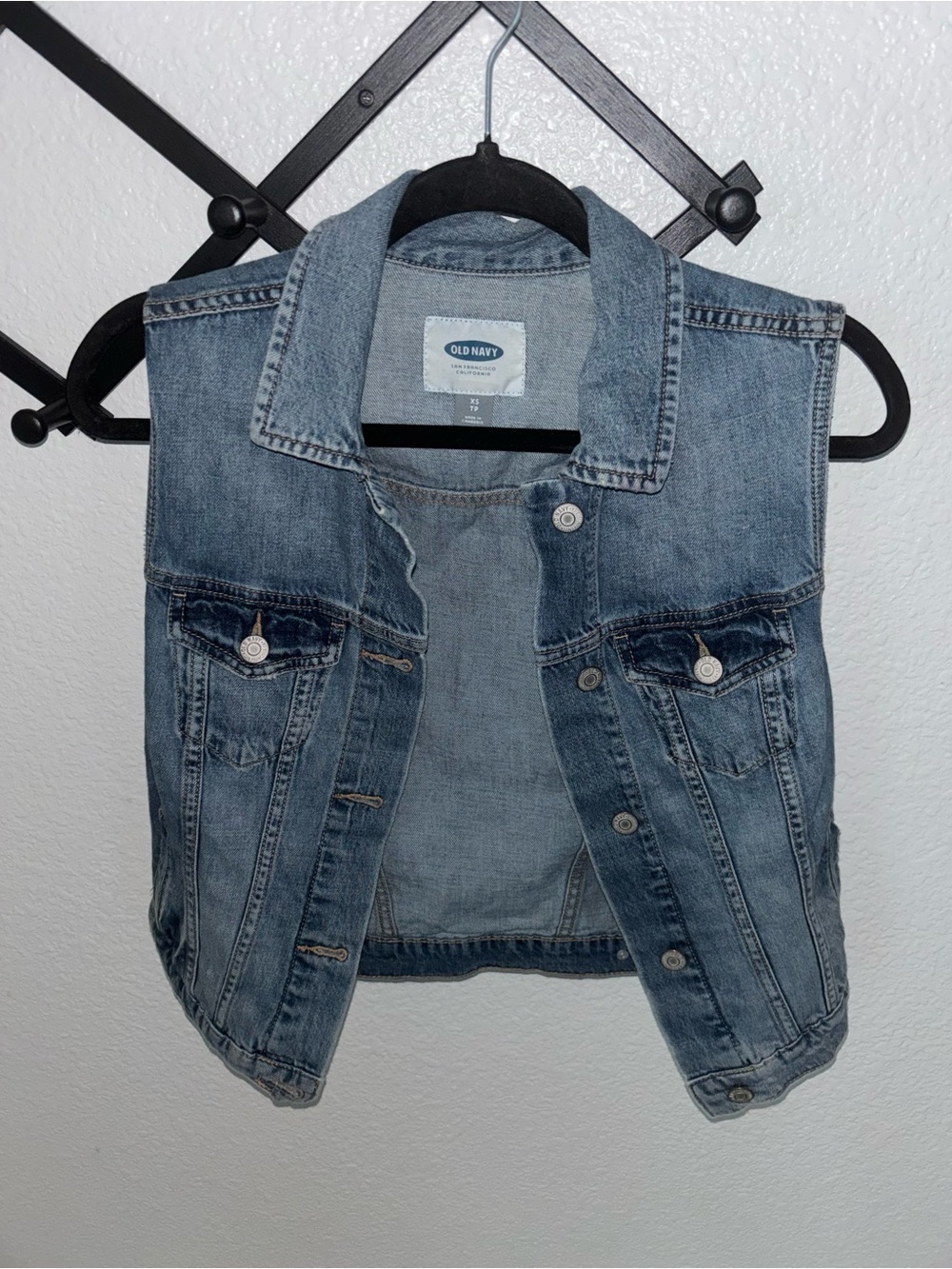 Old Navy Light Wash Denim Vest Trucker Jean Jacket XS Casual Layering - Picture 2 of 4